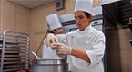 Avec Eric: Service with Flare (season 2, episode 10)